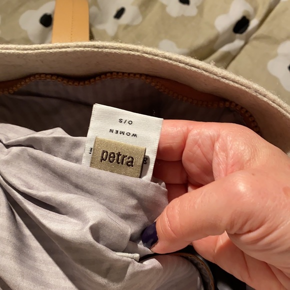 EUC like new Petra Messenger Bag. Where business meets savvy. Eco savvy! - Picture 8 of 11